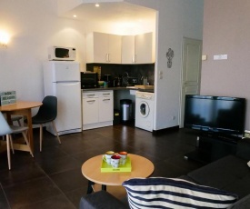 L'île d'Olive, appartement entier 2 à 4 personnes terrasse 25 m2 Besançon, proche CV, Micropolis et CHU